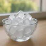 Ghiaccio nella ciotola: aiuto vero contro il caldo o rischio inutile?